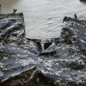 Men's digital camo cargo pants
